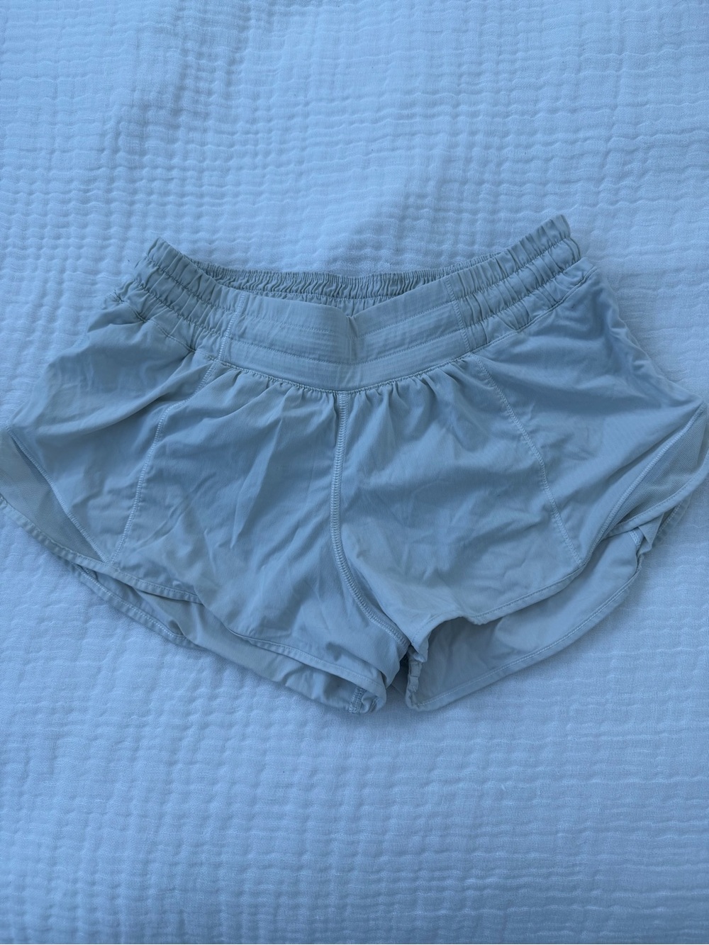 Lululemon Hotty Hot Low-Rise Short 2.5” Size 4 White